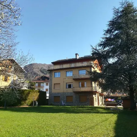 Con Terrazza Panoramica 아파트 *